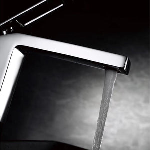 
                  
                    Chrome single handle bathroom basin faucet with pop up overflow brass drain
                  
                